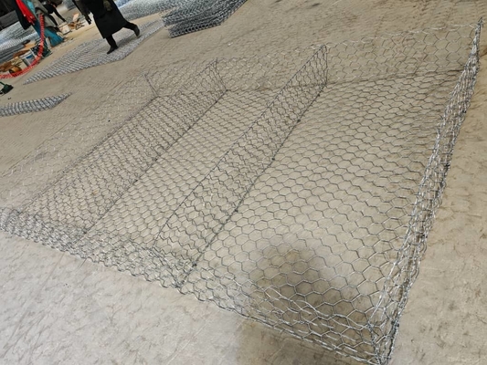 Hexagonaler Gabionkorb mit ASTM 975 und EN 10223 Normen für Baufestmauern