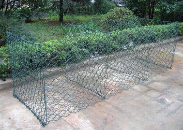 Durchmesser Käfig 0,9m Galvanisierte Gabiongläden für den Hof / Dekoration mit PVC-beschichteter Oberfläche